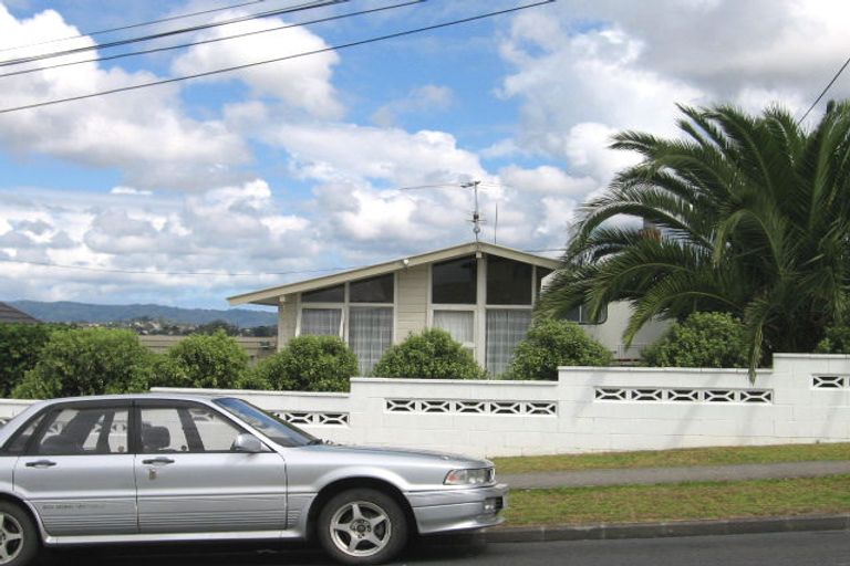 Photo of property in 39 Luckens Road, West Harbour, Auckland, 0618