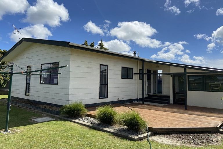 Photo of property in 16 Hilton Grove, Kelvin Grove, Palmerston North, 4414