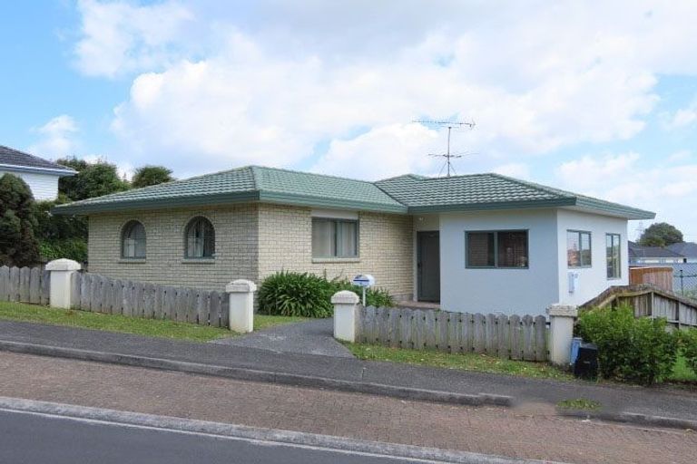 Photo of property in 6 Longview Rise, Massey, Auckland, 0614