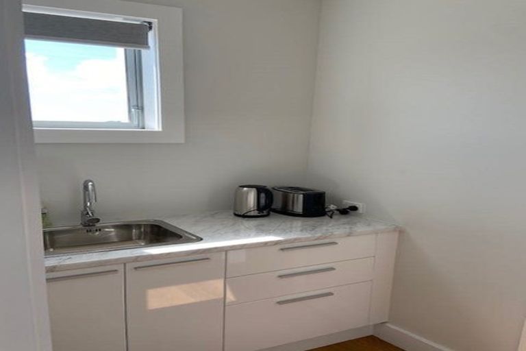 Photo of property in 83 Seatoun Heights Road, Seatoun, Wellington, 6022