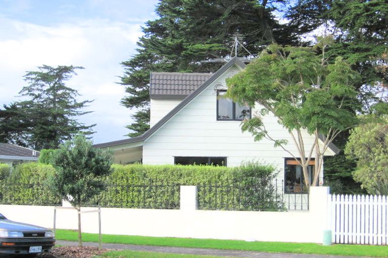 Photo of property in 47 Gosford Drive, Botany Downs, Auckland, 2010