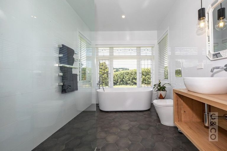 Photo of property in 246a Taiapa Road, Muriwai, Waimauku, 0881