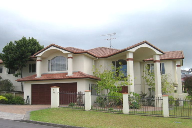 Photo of property in 1 Francesca Place, West Harbour, Auckland, 0618