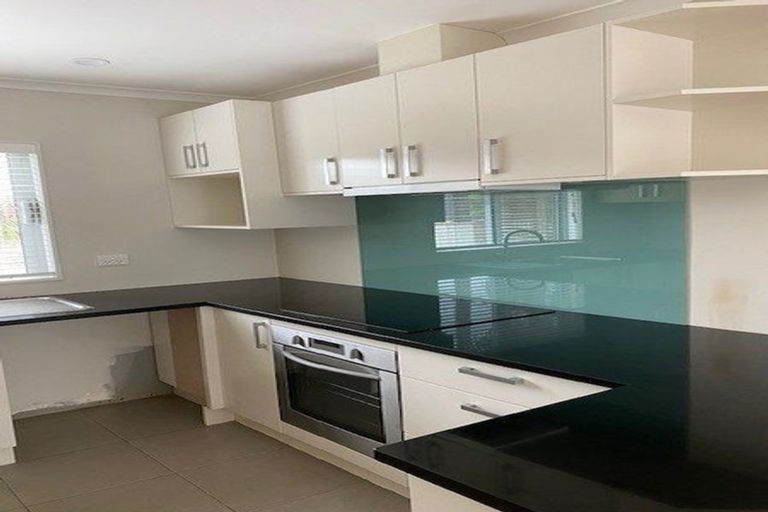 Photo of property in 1 Pohutukawa Avenue, Shelly Park, Auckland, 2014