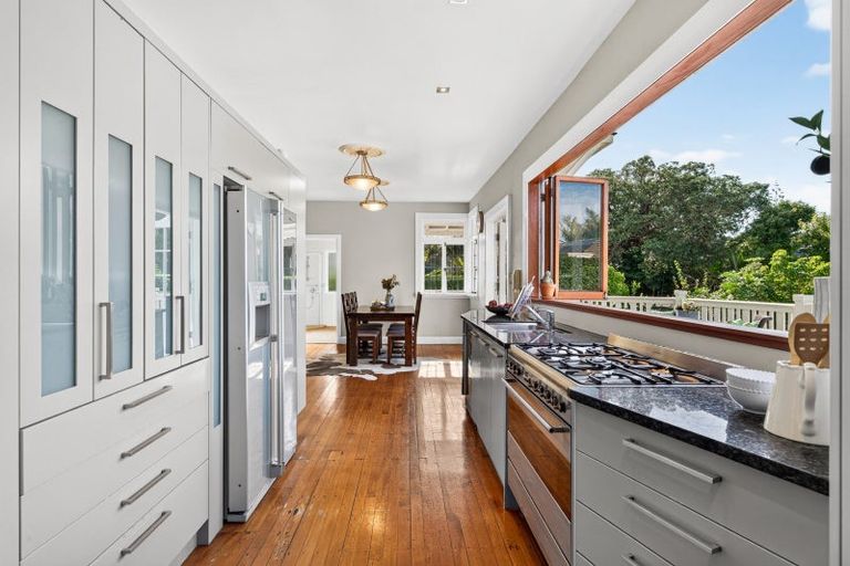 Photo of property in 207 Hurstmere Road, Takapuna, Auckland, 0622