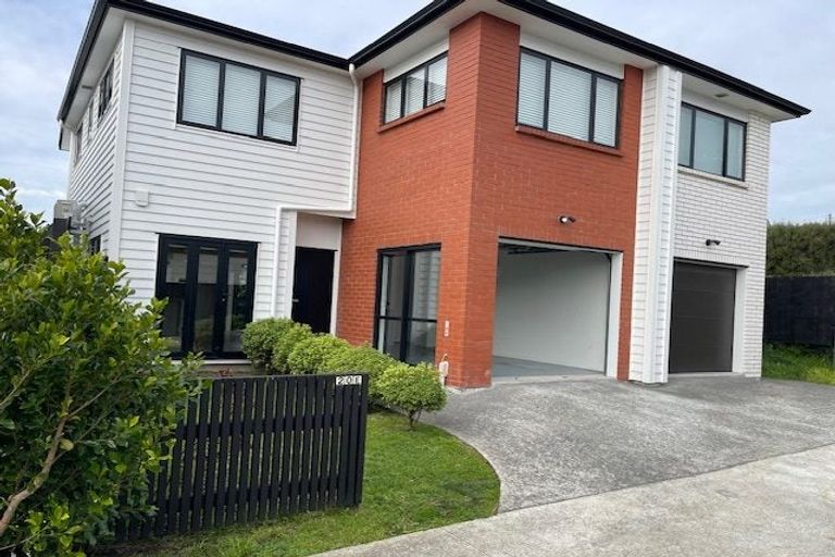 Photo of property in 20e South Street, Papakura, 2110