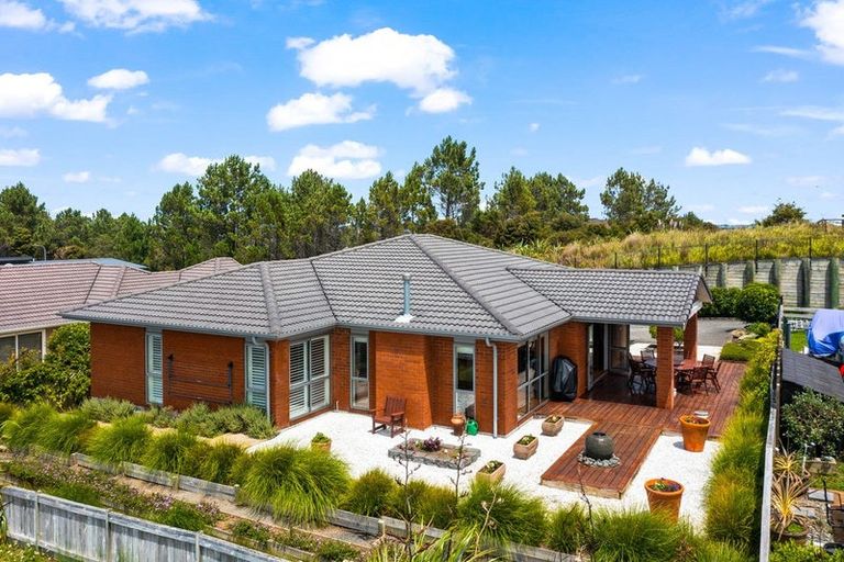 Photo of property in 32 Seaview Crescent, Hatfields Beach, Orewa, 0931