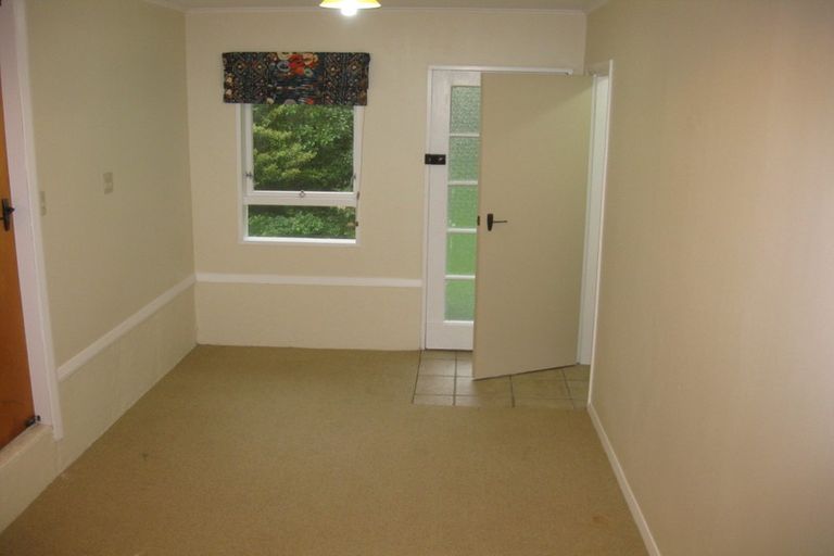 Photo of property in 215 Dowse Drive, Maungaraki, Lower Hutt, 5010