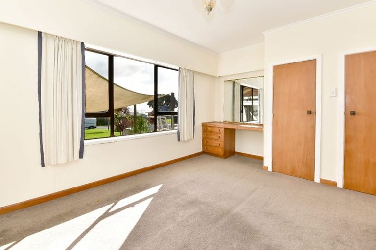Photo of property in 63 Tindalls Bay Road, Tindalls Beach, Whangaparaoa, 0930