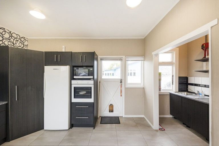 Photo of property in 4 Argyle Avenue, Takaro, Palmerston North, 4410
