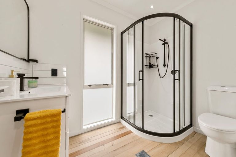 Photo of property in 91 Mountain Road, Henderson Valley, Auckland, 0612