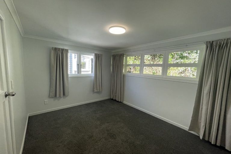Photo of property in 143 Seatoun Heights Road, Miramar, Wellington, 6022