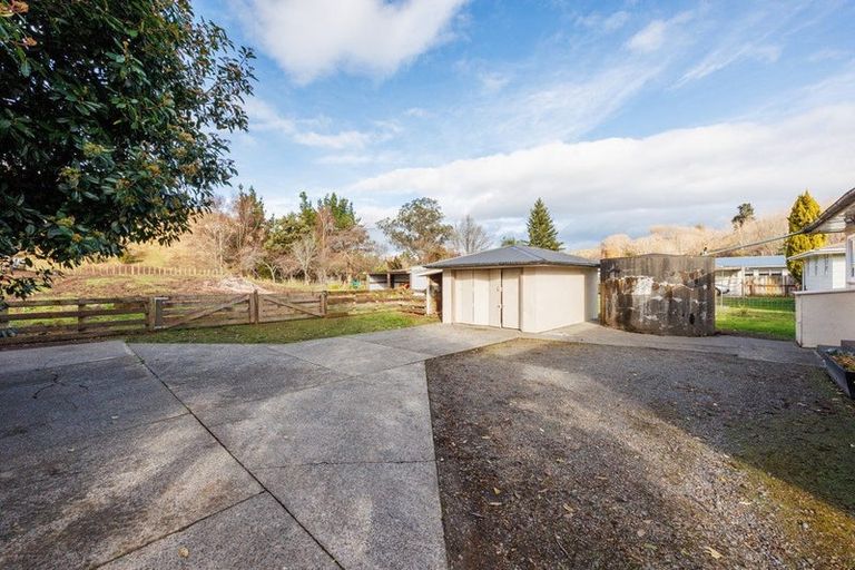 Photo of property in 36 Ongo Road, Hunterville, 4730