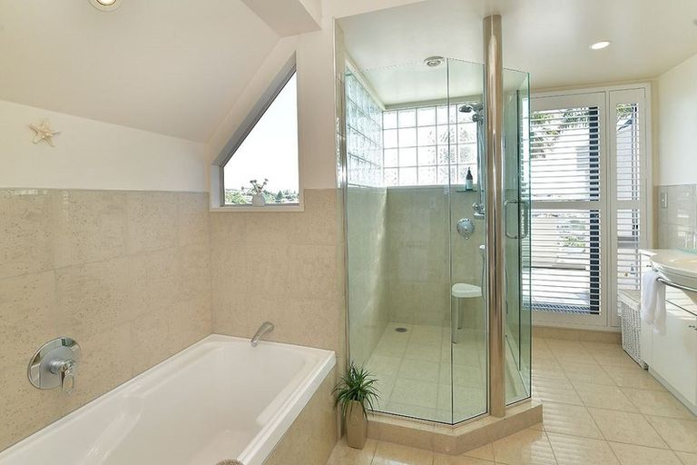 Photo of property in 44 Marellen Drive, Red Beach, 0932