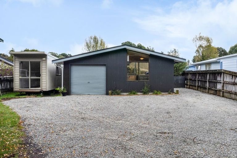 Photo of property in 220 Main Road South, Raumati South, Paraparaumu, 5032
