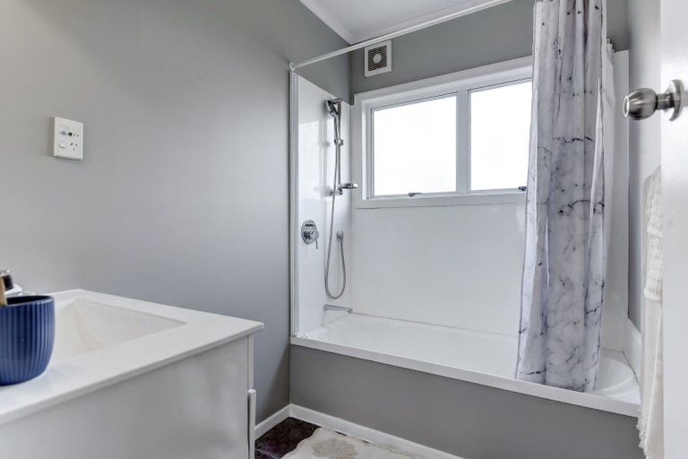 Photo of property in 2 Morgan Street, Castlecliff, Whanganui, 4501