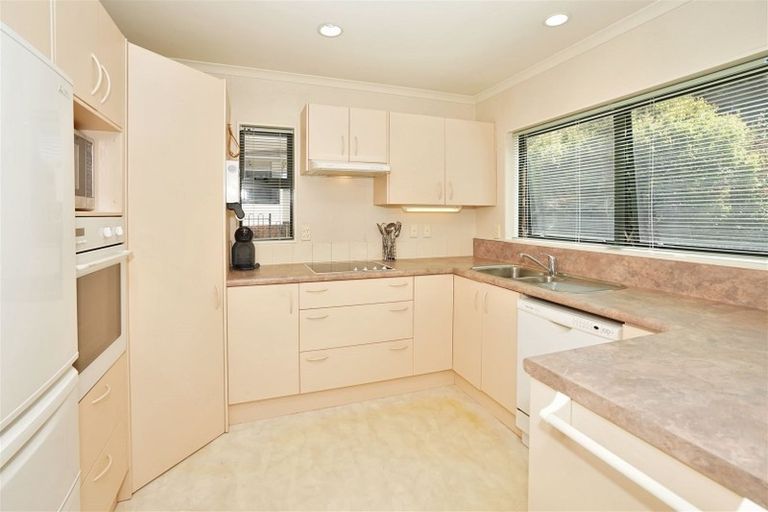 Photo of property in 69 Grosvenor Gardens, Flagstaff, Hamilton, 3210