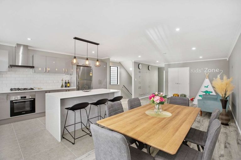 Photo of property in 2b Wyon Way, Flat Bush, Auckland, 2016