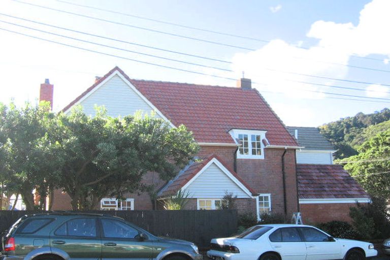 Photo of property in 22 Hinau Street, Eastbourne, Lower Hutt, 5013