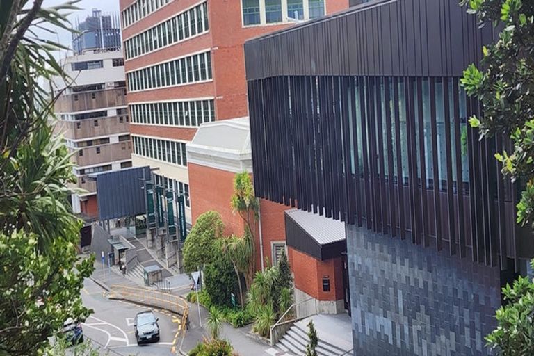 Photo of property in 60 Kelburn Parade, Kelburn, Wellington, 6012