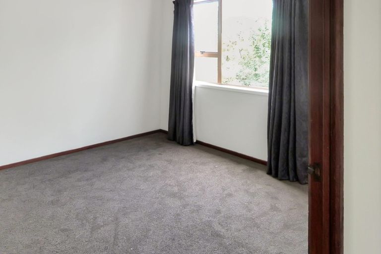 Photo of property in 2/35 Sandiacre Way, Browns Bay, Auckland, 0630