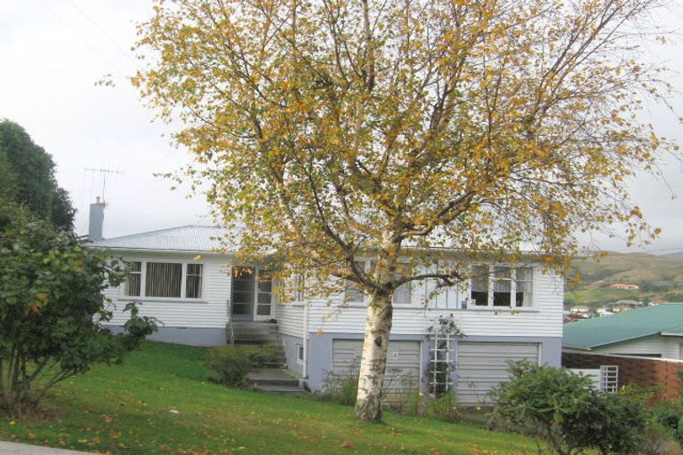 Photo of property in 8 Magdalen Street, Tawa, Wellington, 5028