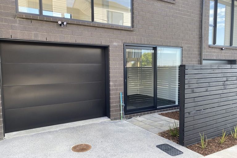 Photo of property in 4/1 Fruitvale Road, New Lynn, Auckland, 0600
