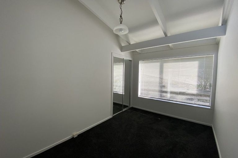 Photo of property in 1/13 Girrahween Drive, Totara Vale, Auckland, 0629