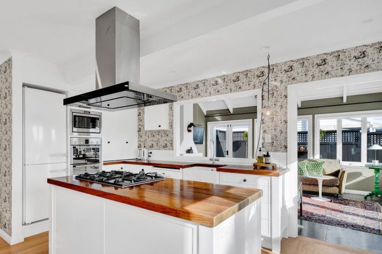 Photo of property in 89 Pendarves Street, New Plymouth, 4310