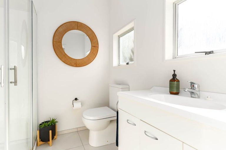 Photo of property in 73b Airlie Road, Plimmerton, Porirua, 5026