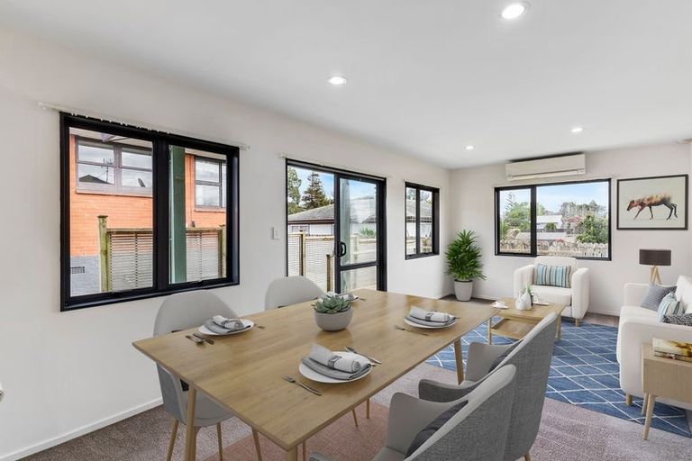 Photo of property in 120 Gossamer Drive, Pakuranga Heights, Auckland, 2010