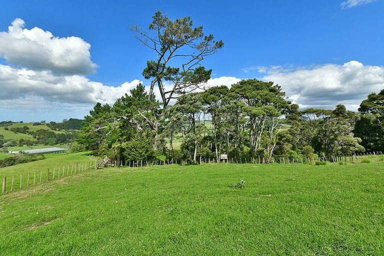 Photo of property in 87 Sheffield Road, Helensville, 0875