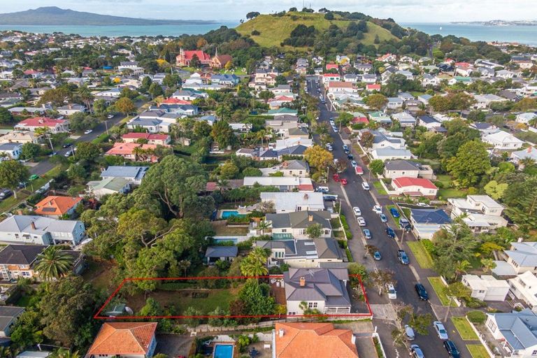 Photo of property in 32 Hastings Parade, Devonport, Auckland, 0624