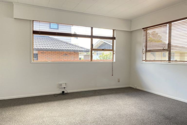Photo of property in 1 Heathberry Close, Papatoetoe, Auckland, 2025
