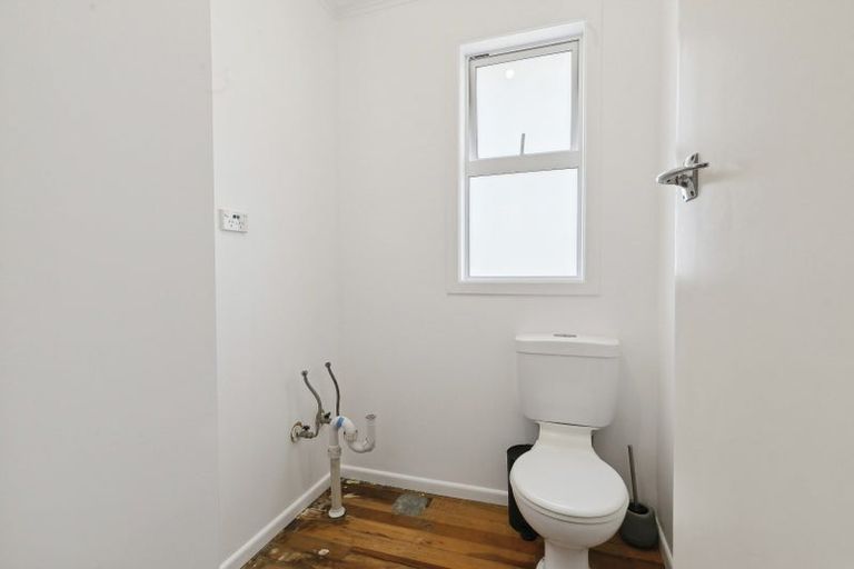 Photo of property in 25 Beazley Avenue, Paparangi, Wellington, 6037