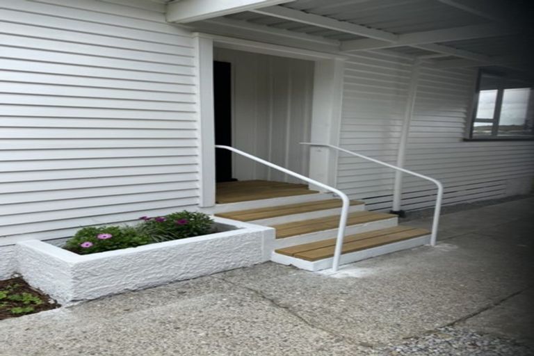 Photo of property in 69 Collingwood Street, Eltham, 4322