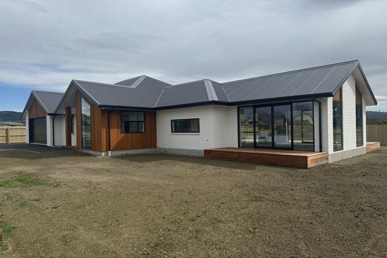 Photo of property in 16 Carlisle Street, Waimate, 7924