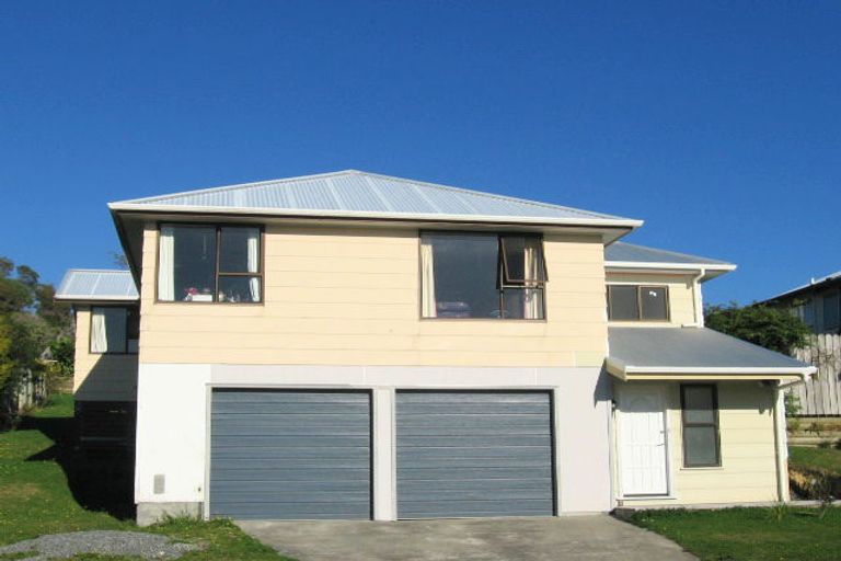 Photo of property in 10 Whitechapel Grove, Stokes Valley, Lower Hutt, 5019