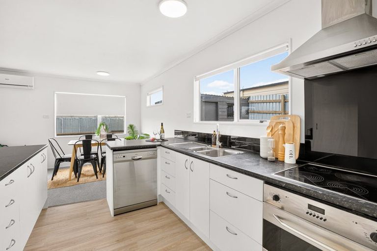 Photo of property in 15 Oleander Place, Bell Block, New Plymouth, 4312