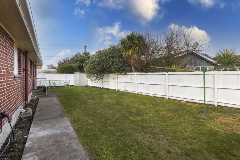 Photo of property in 8 Wildwood Avenue, Wainoni, Christchurch, 8061