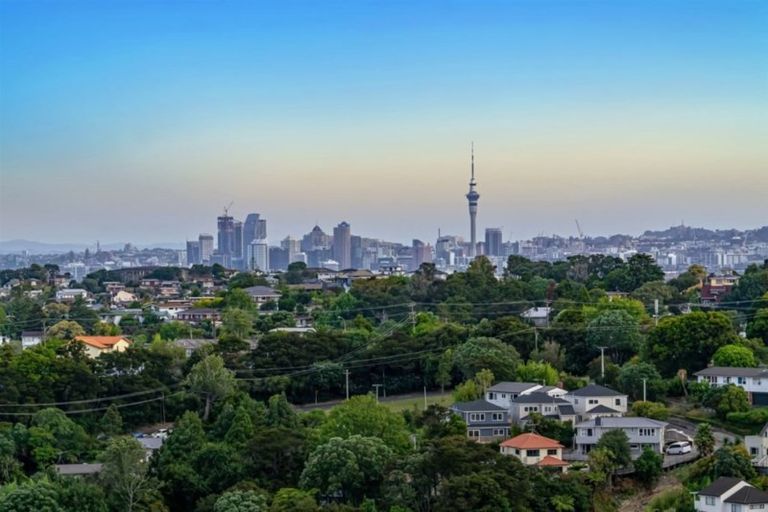 Photo of property in 35 High Road, Glenfield, Auckland, 0629