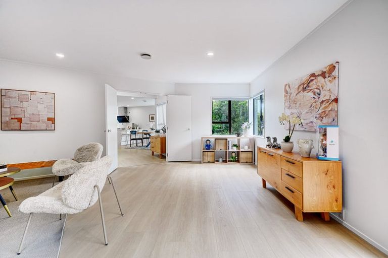 Photo of property in 8 Stitchbird Close, Murrays Bay, Auckland, 0630