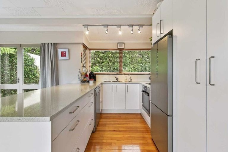 Photo of property in 1/8 Kororo Street, Northcote, Auckland, 0627