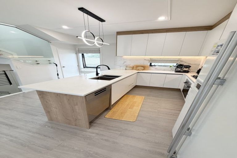 Photo of property in 30b Tudor Road, Henderson, Auckland, 0610