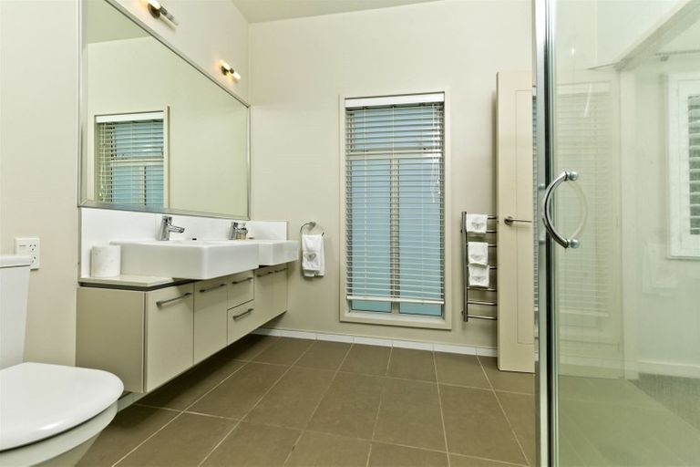 Photo of property in 6 Puriri Boulevard, Orewa, 0931