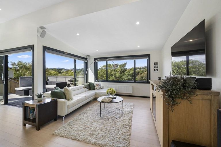 Photo of property in 42 Albatross Close, Whitby, Porirua, 5024