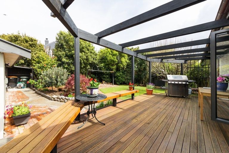 Photo of property in 42 Lincoln Terrace, Hokowhitu, Palmerston North, 4410