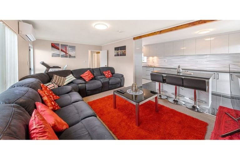 Photo of property in 2/24 Norrie Smith Avenue, Flat Bush, Auckland, 2023