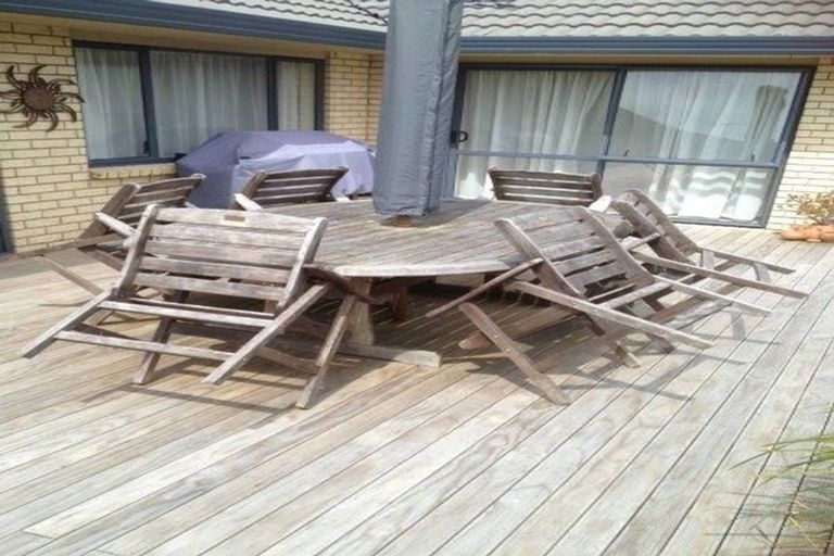 Photo of property in 61 Armoy Drive, East Tamaki, Auckland, 2016