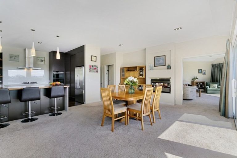 Photo of property in 18 Botanical Heights Drive, Waipahihi, Taupo, 3330